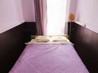 Хостел Астра на Басманной Москва Двухместный номер с двухместной кроватью. Общая ванная комна-1